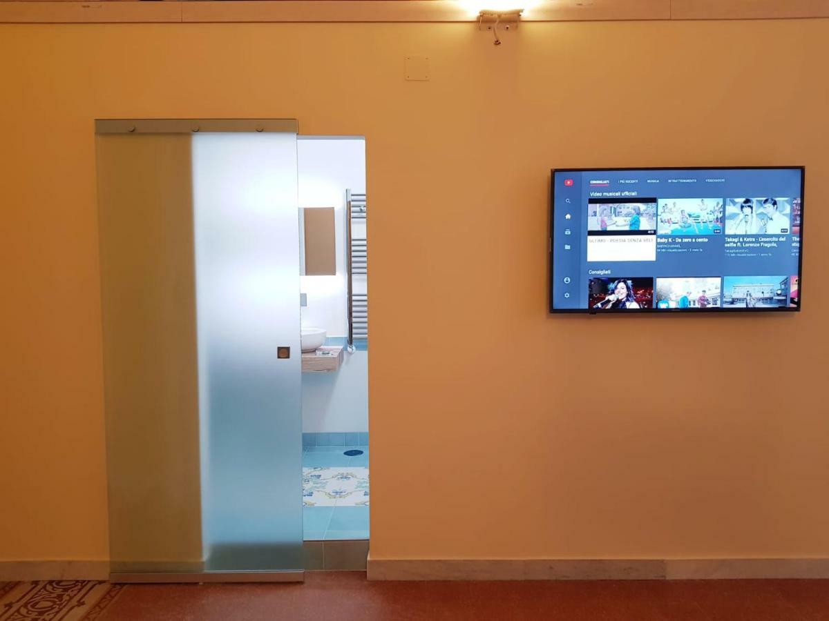 Residence San Mattia Napoli Bagian luar foto